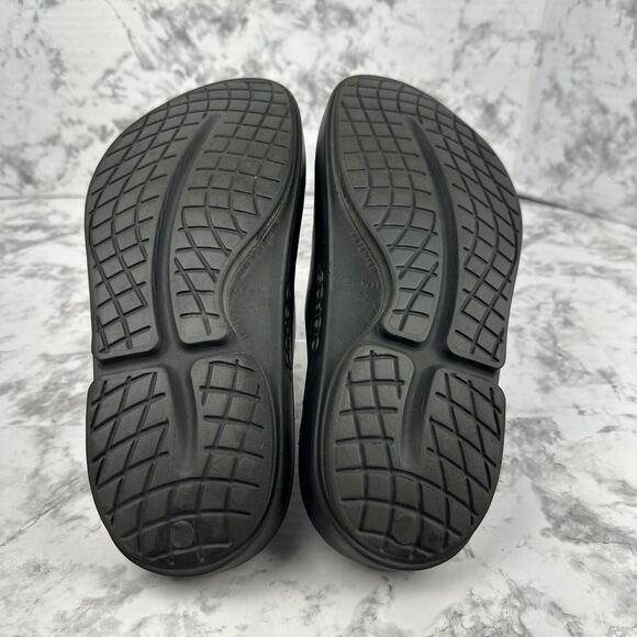 Oofos Ooahh Recovery Slide Sandals Size M 9 W 11 Solid Black Rubber Slip On - Picture 8 of 9
